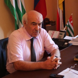 АЗАРЕТ АЙБА: «ДЕМОКРАТИЯ ПРОЦВЕТАЕТ ТАМ,  ГДЕ ДЕЙСТВУЮТ ПРОФСОЮЗЫ»
